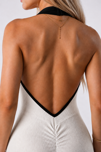 Enterizo Halter V Color Marfil y Sesgo Negro