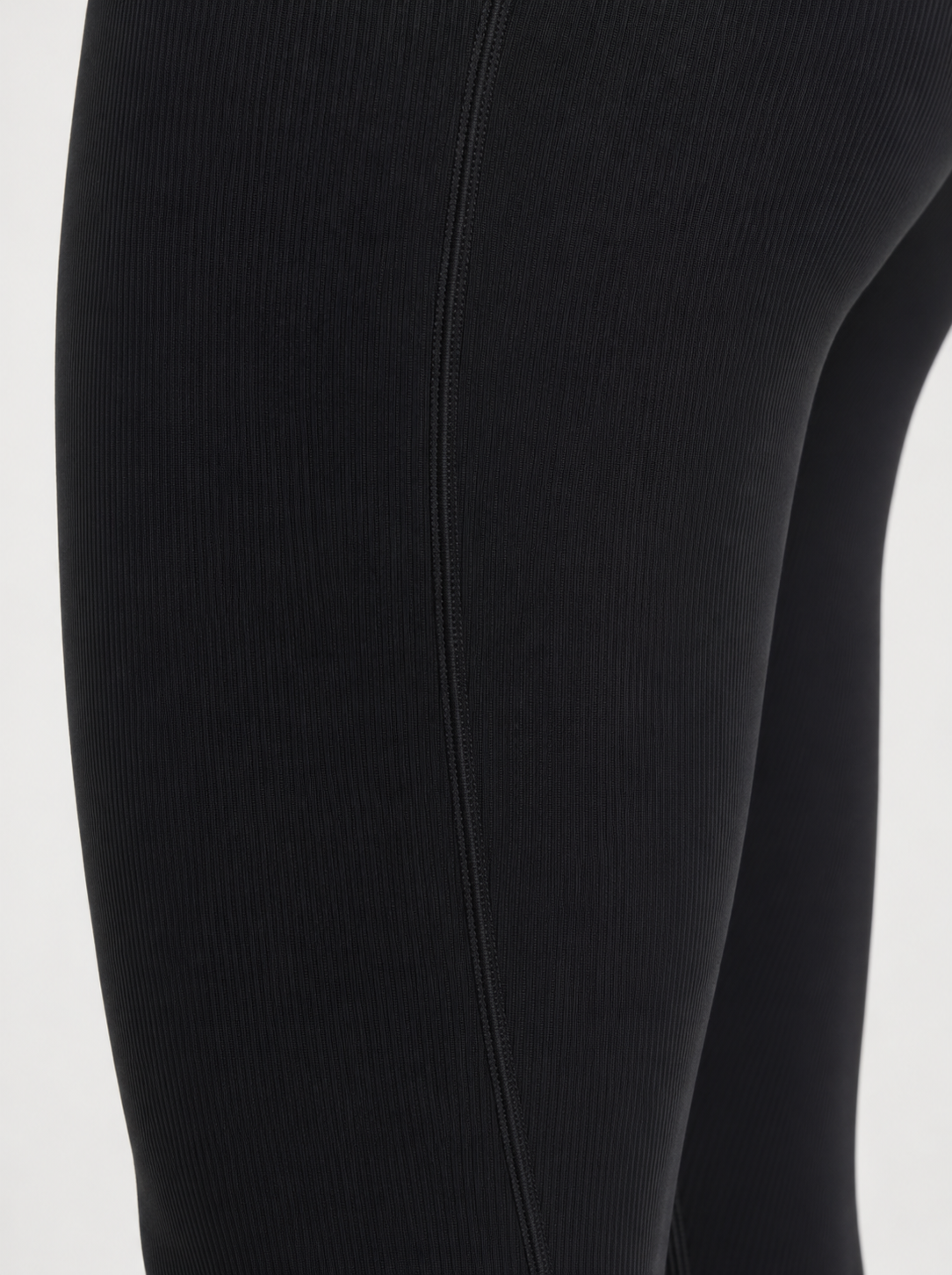 Enterizo Halter V Color Negro y Sesgo Blanco
