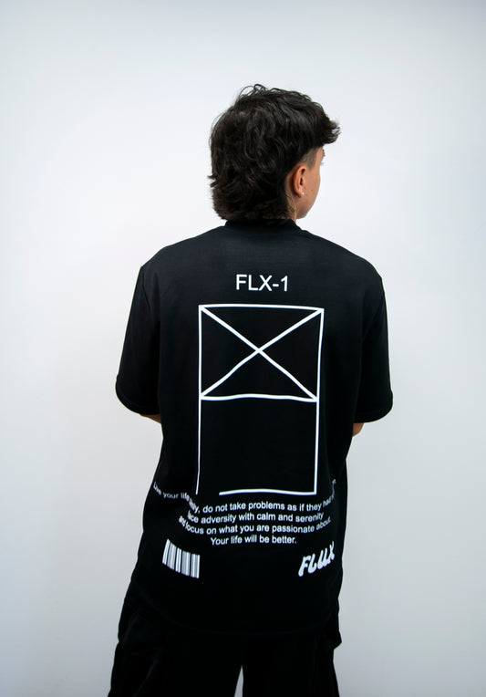 "¿Sigues vistiéndote para encajar en un molde que te sofoca? Rompe con lo establecido, viste sin límites." Colección FLX-1